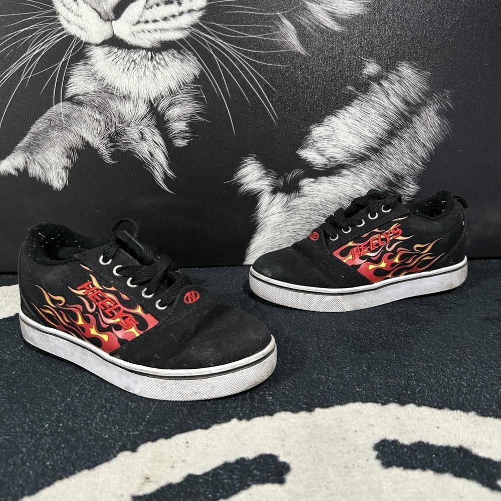 Heelys Pro 20 Prints HES10337H Athletic Sneaker Boys 2Y Black Canvas Skate-Wheel